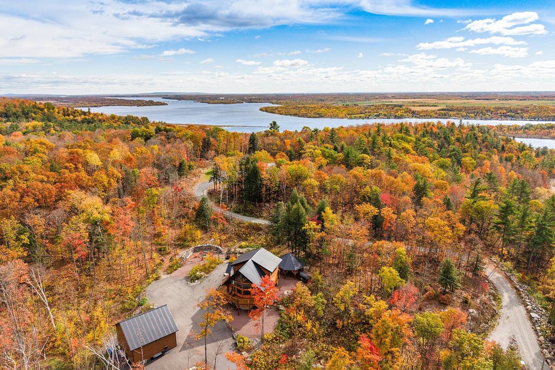 House in Calumet, Grenville-sur-la-Rouge, Quebec, Canada 1 - 16417158
