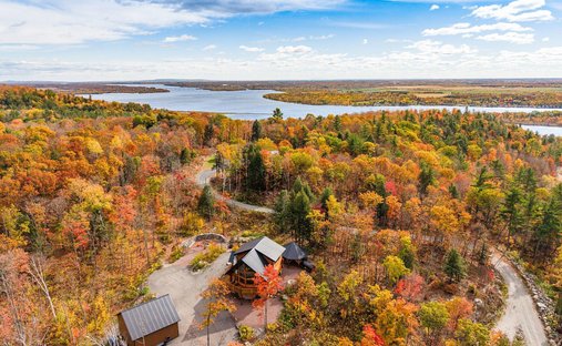 House in Calumet, Grenville-sur-la-Rouge, Quebec, Canada 1