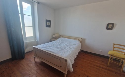 Spacious Property With Separate Guest Lodgings In Wooded Park Of 19 Acres, 15 Km From Blois.