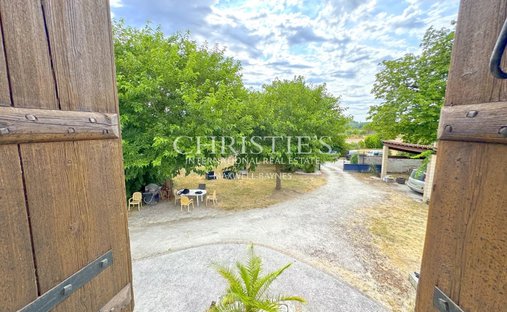 Exceptional Renovated 19th Century Château On 9 Hectares In The Heart Of Cognac