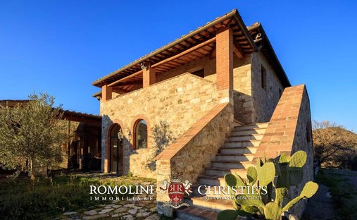 Castle for Sale in Castiglione d'Orcia, Tuscany, Italy