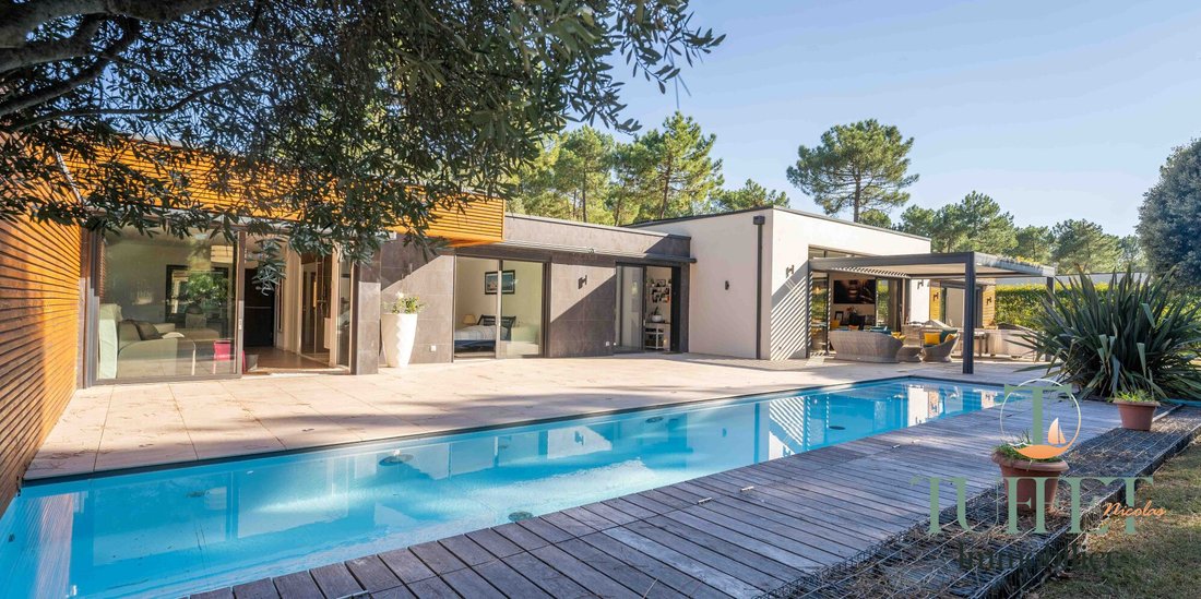 Villa in Les Mathes, Nouvelle-Aquitaine, France 1 - 16420255