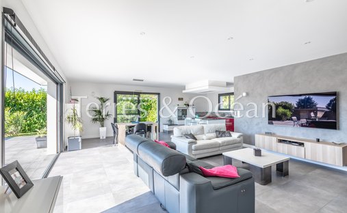 Castle for Sale in Peyrehorade, Nouvelle-Aquitaine, France