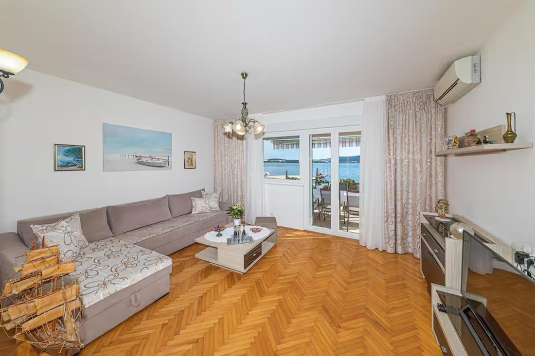 Villa in Kastel Sucurac, Split-Dalmatia County, Croatia 2 - 16417722