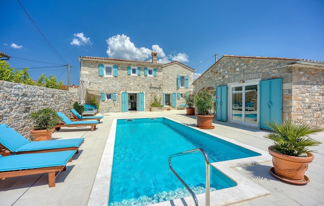 Villa in Sveti Lovrec Pazenaticki, Istria County, Croatia 1 - 16418071