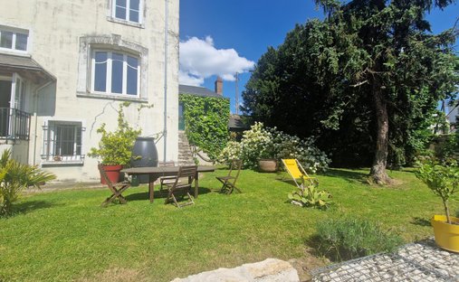 Spacious Property With Separate Guest Lodgings In Wooded Park Of 19 Acres, 15 Km From Blois.