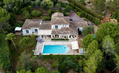 Estate in La Bouverie, Roquebrune-sur-Argens, France 1