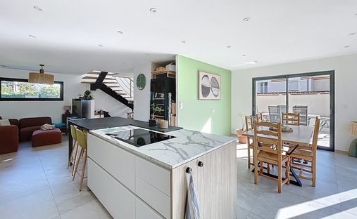 Castle for Sale in Villefranche-sur-Saone, Auvergne-Rhône-Alpes, France