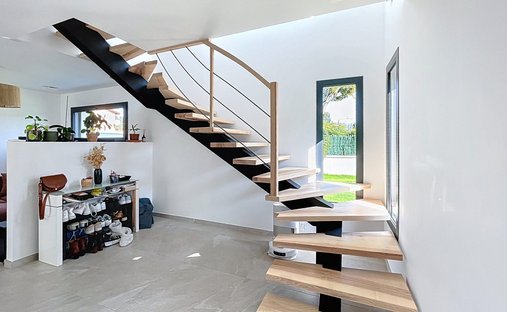 Castle for Sale in Villefranche-sur-Saone, Auvergne-Rhône-Alpes, France