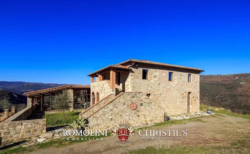 Castle for Sale in Castiglione d'Orcia, Tuscany, Italy