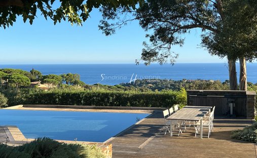 Villa in La Croix-Valmer, Provence-Alpes-Côte d'Azur, France 1