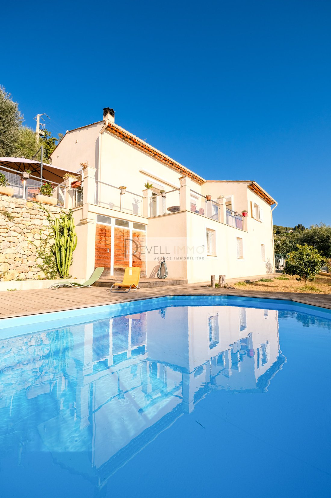 Villa in Carros, Provence-Alpes-Côte d'Azur, France 1 - 16417531