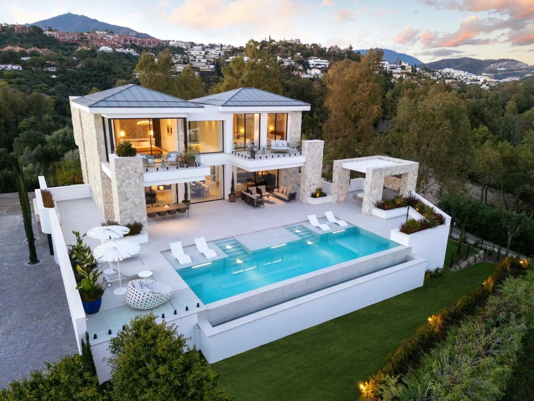 Villa in La Quinta, Benahavis, Andalusia 1 - 16417486