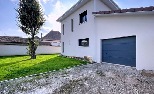 Castle for Sale in Villefranche-sur-Saone, Auvergne-Rhône-Alpes, France