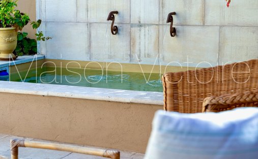 Luberon, Provence Magnificent 17th Century Castle With Agricultural Outbuildings And 84 Ha Of Wood