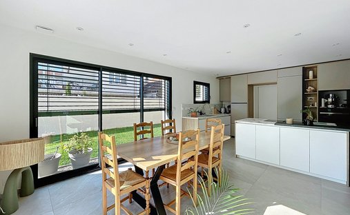 Castle for Sale in Villefranche-sur-Saone, Auvergne-Rhône-Alpes, France