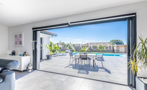 Castle for Sale in Peyrehorade, Nouvelle-Aquitaine, France