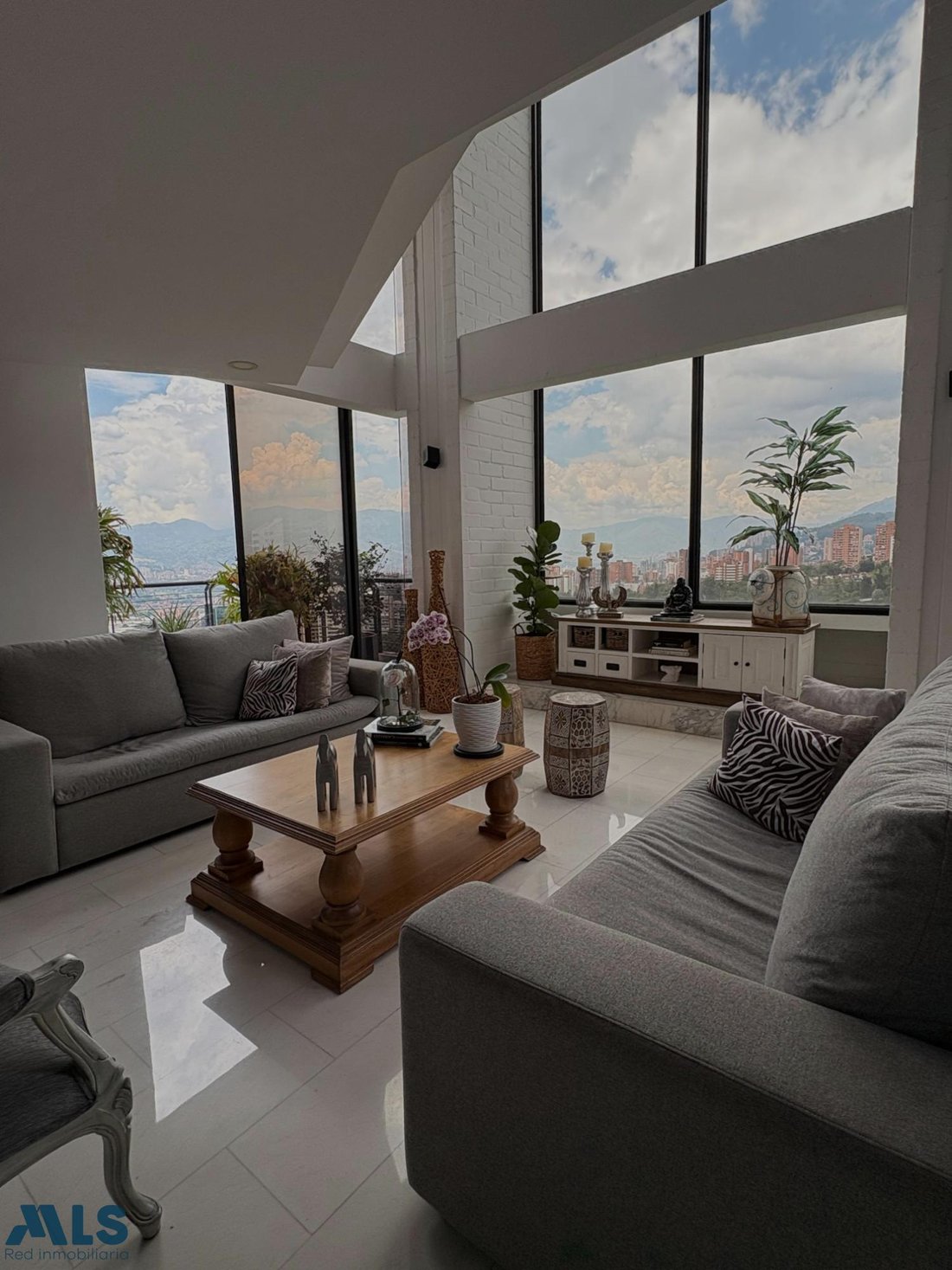 Apartment in Medellín, Antioquia, Colombia 2 - 16415938