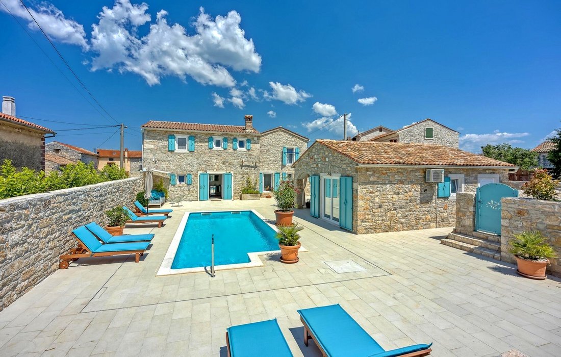 Villa in Sveti Lovrec Pazenaticki, Istria County, Croatia 2 - 16418071