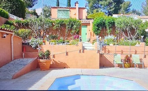 Villa in Beaucours-La Gorguette-La Morvenede, Sanary-sur-Mer, France 1