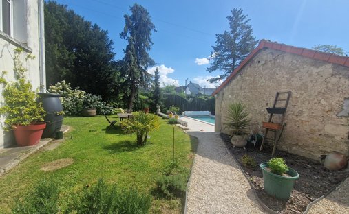 Spacious Property With Separate Guest Lodgings In Wooded Park Of 19 Acres, 15 Km From Blois.