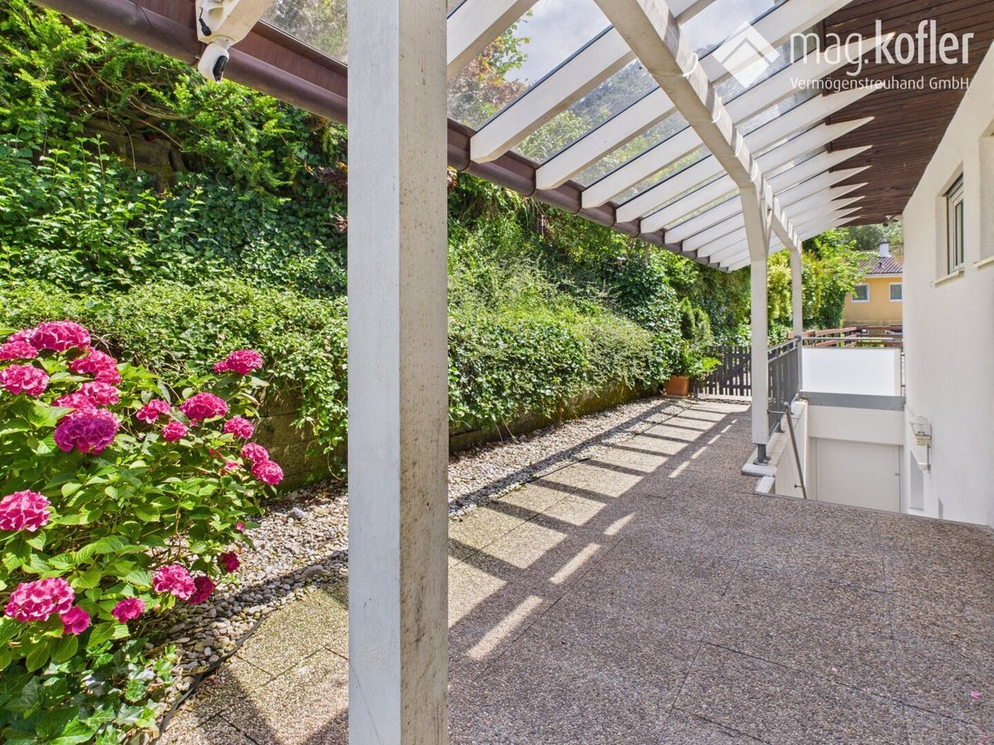 Wohnen Mit Weitblick – Zweifamilienhaus Mit Gartenidylle Mitten In Feldkirch