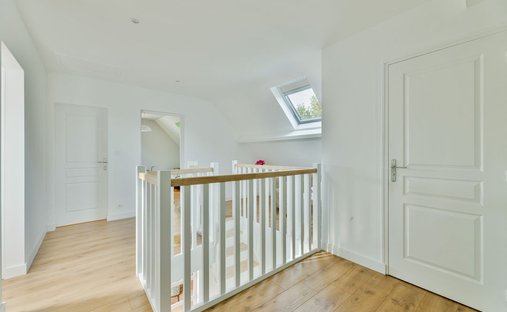 House 379m² Living Space, Great Comfort And Geothermal Energy