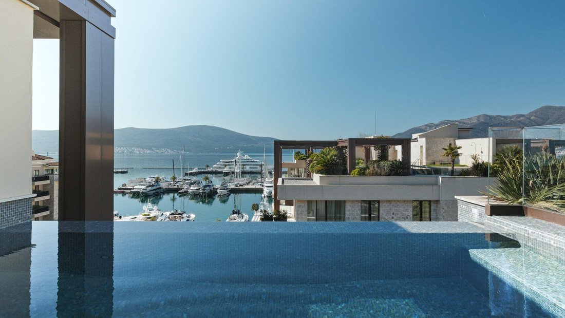 Penthouse in Tivat, Tivat Municipality, Montenegro 1 - 16425754