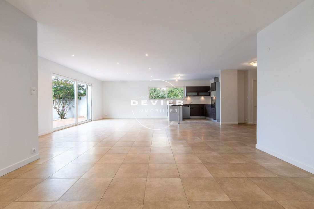 Villa in Centre Ville, Castries, France 5 - 12744110