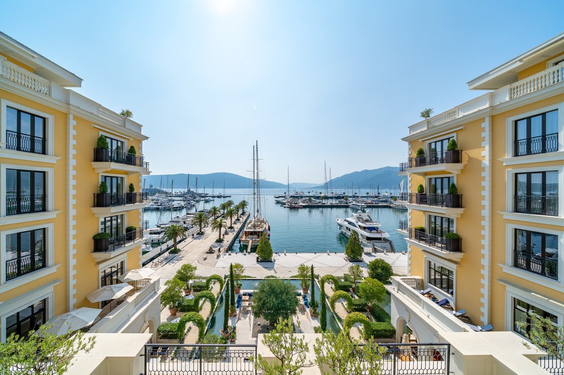 Apartment in Tivat, Tivat Municipality, Montenegro 1 - 16432537