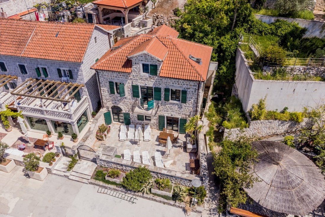 Villa in Rose, Herceg Novi Municipality, Montenegro 2 - 16446711