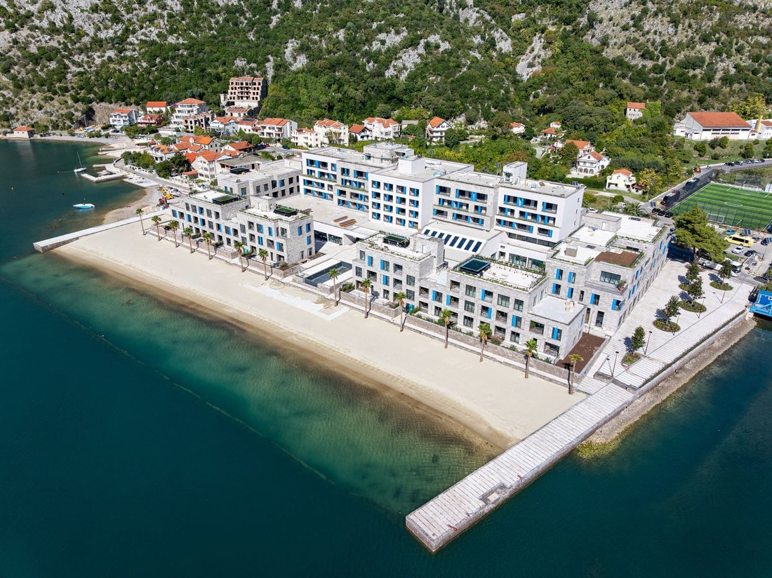 Apartment in Risan, Kotor Municipality, Montenegro 1 - 16454274