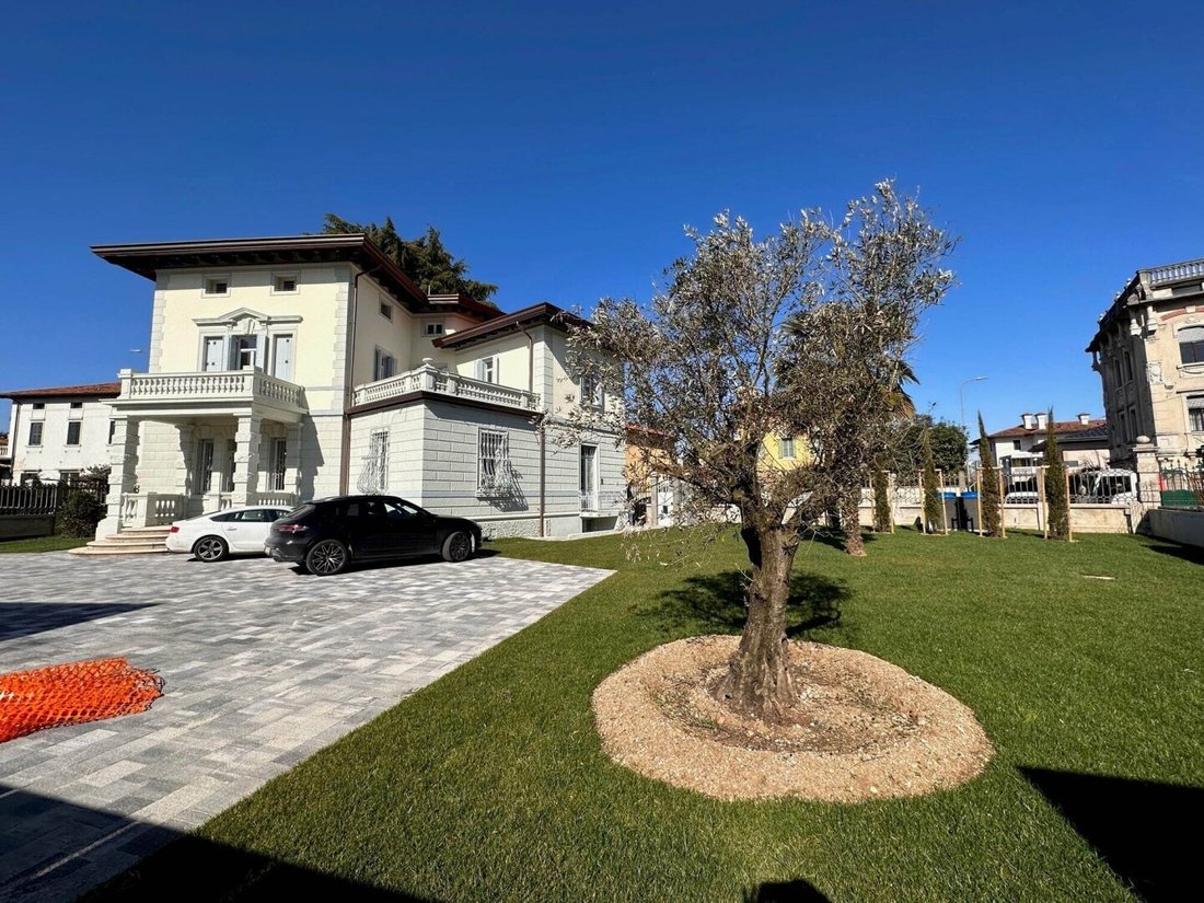 Villa in Center, Udine, Friuli – Venezia Giulia 1 - 16432396