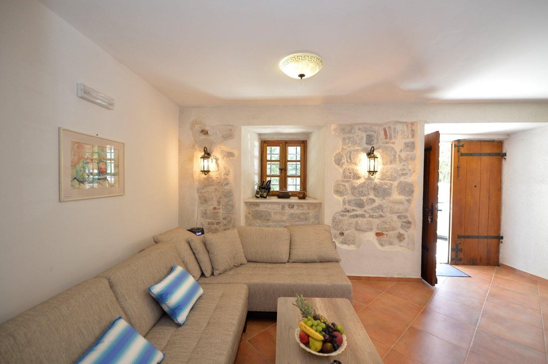 Villa in Donji Stoliv, Kotor Municipality, Montenegro 4 - 16454322