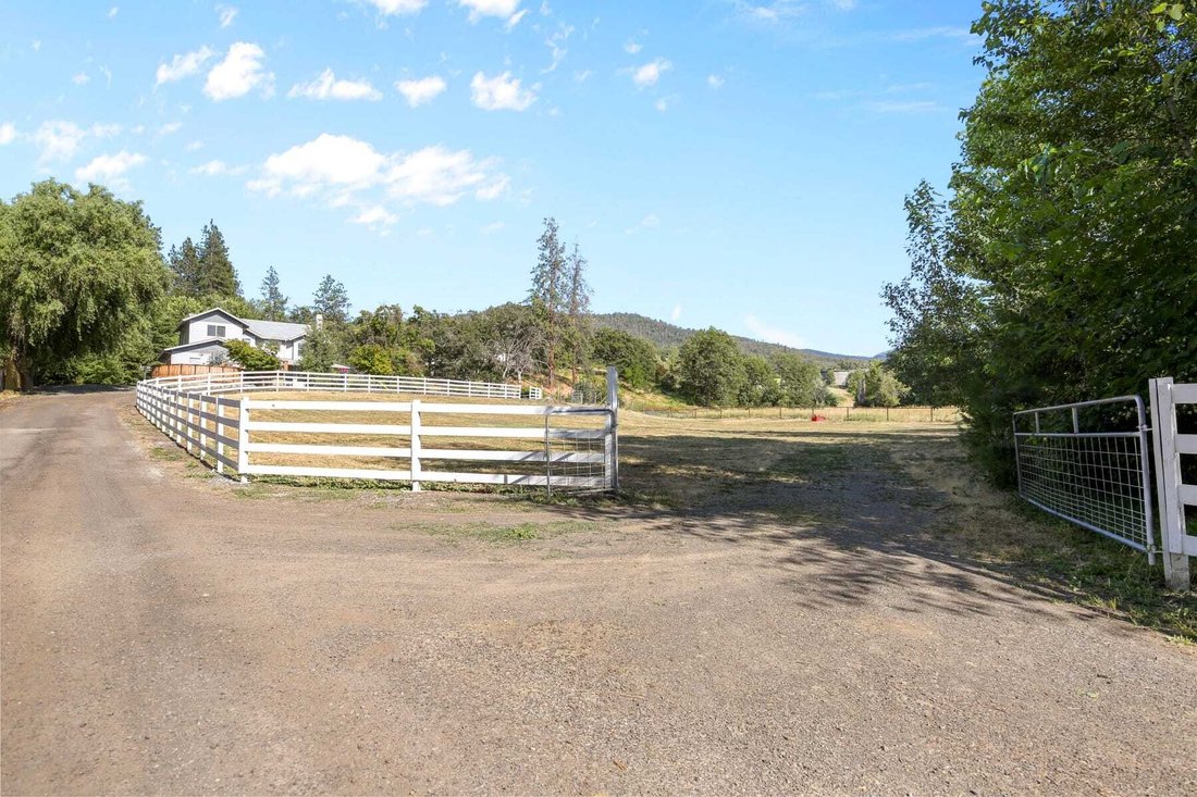 House in Talent, Oregon, United States 3 - 16457162