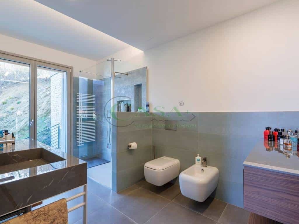 Apartment in Sale Marasino, Lombardy, Italy 4 - 16432596
