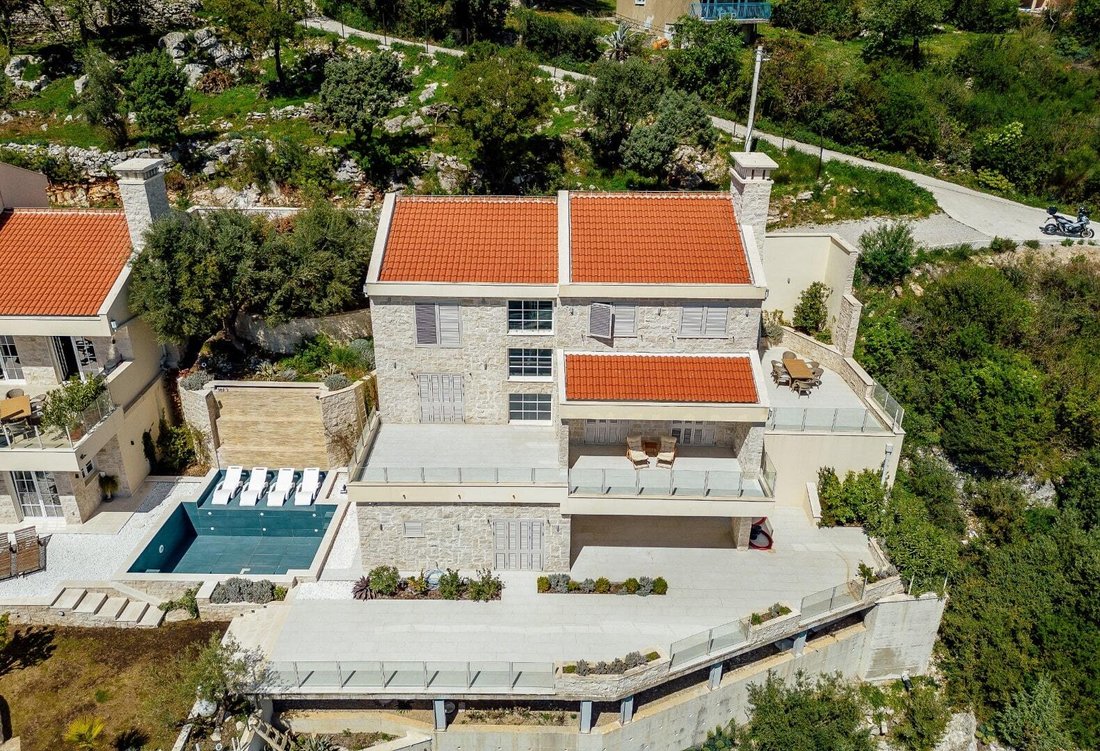 Villa in Podi, Herceg Novi Municipality, Montenegro 1 - 16454722