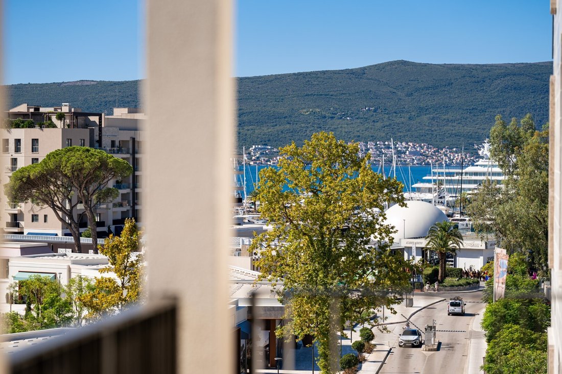 Apartment in Tivat, Tivat Municipality, Montenegro 1 - 16420757