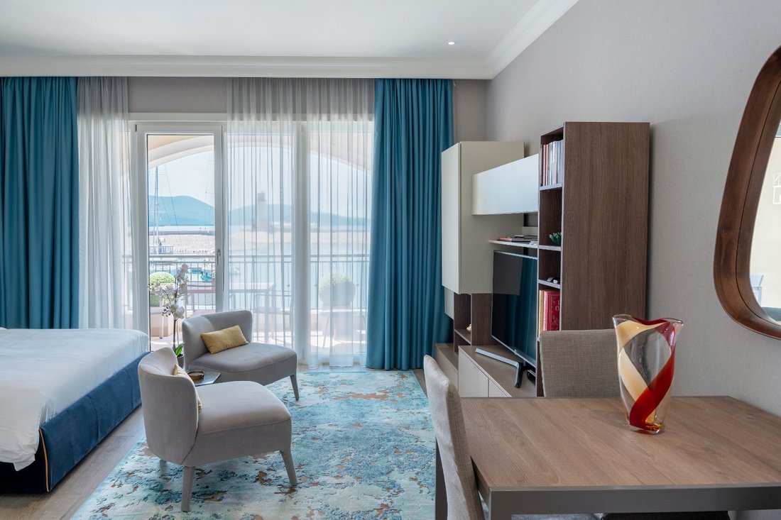 Apartment in Milovići, Tivat Municipality, Montenegro 4 - 16435266