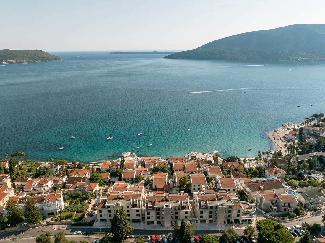 Apartment in Herceg Novi, Herceg Novi Municipality, Montenegro 1 - 16452948
