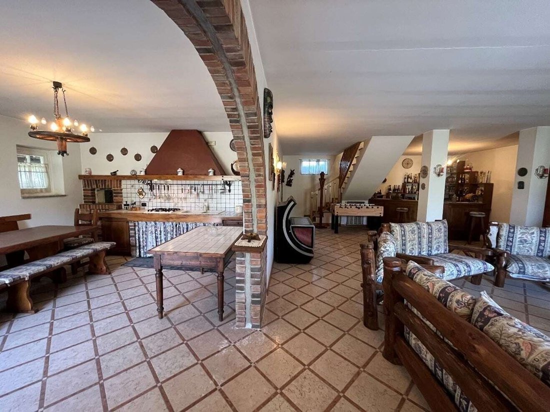 Villa in Ferno, Lombardy, Italy 3 - 16433440