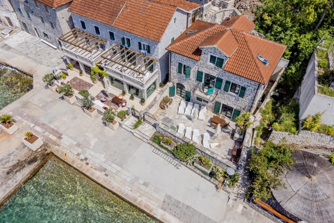 Villa in Rose, Herceg Novi Municipality, Montenegro 3 - 16446711