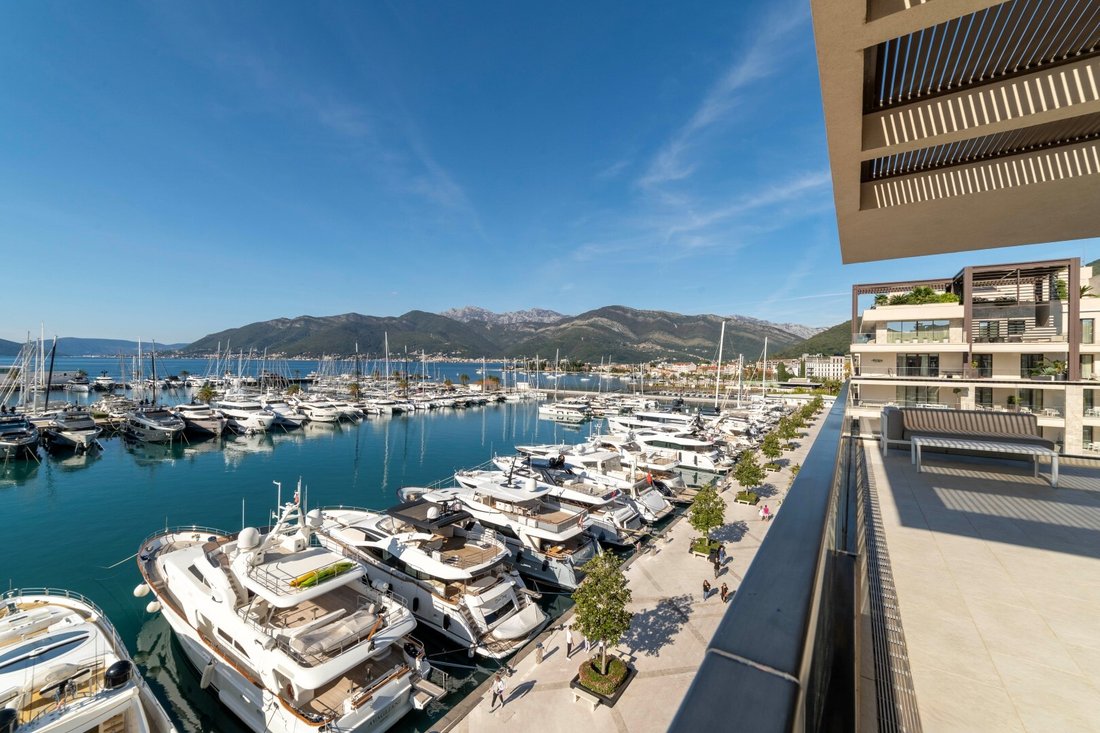 Apartment in Tivat, Tivat Municipality, Montenegro 1 - 16424752