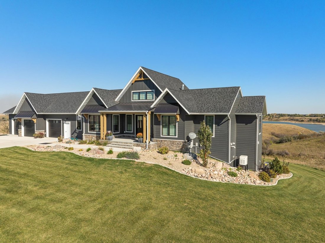 House in Garrison, North Dakota, United States 1 - 16418809