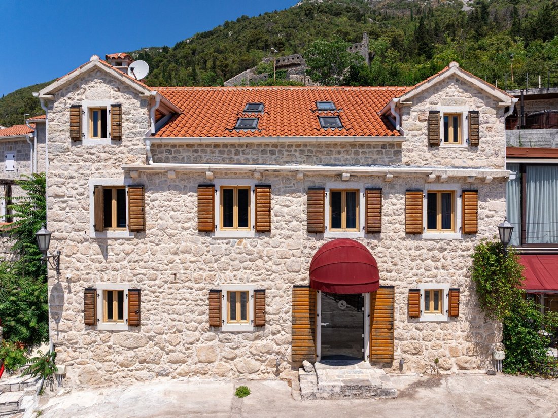 Villa in Perast, Kotor Municipality, Montenegro 1 - 16448779