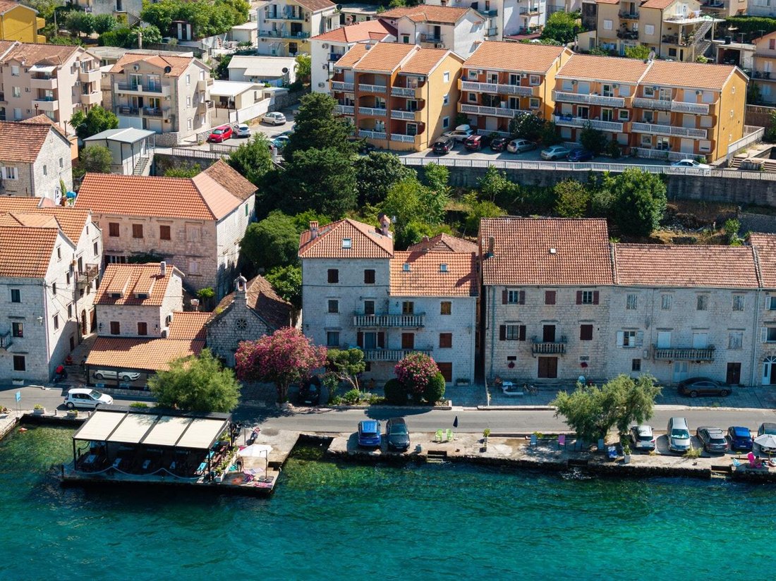 Villa in Donji Stoliv, Kotor Municipality, Montenegro 1 - 16454322