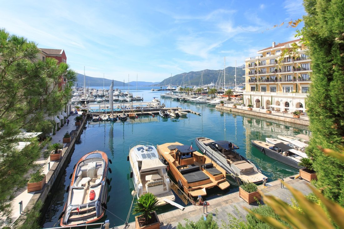 Apartment in Tivat, Tivat Municipality, Montenegro 1 - 16433210
