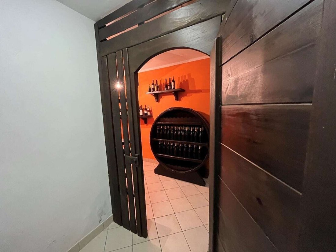 Villa in Ferno, Lombardy, Italy 5 - 16433440