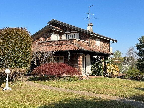 Villa in Ferno, Lombardy, Italy 1 - 16433440
