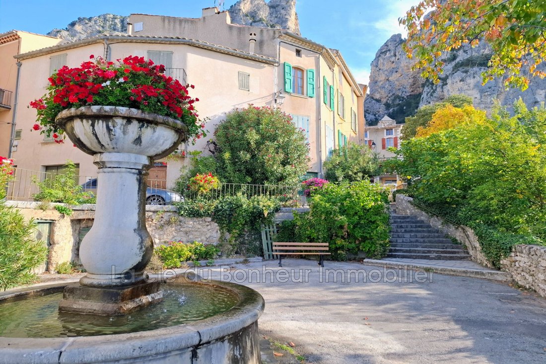 Villa in Moustiers-Sainte-Marie, Provence-Alpes-Côte d'Azur, France 1 - 16415889